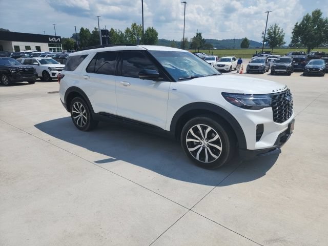Certified 2025 Ford Explorer ST-Line AWD/4WD image 21