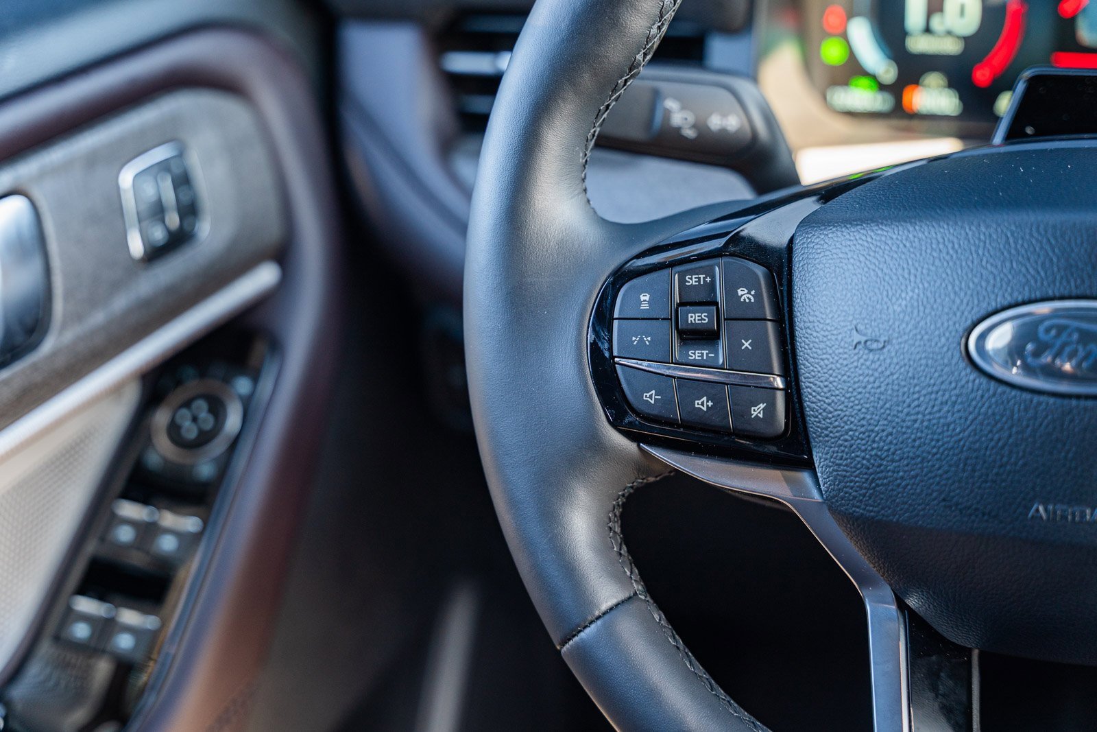 Certified 2025 Ford Explorer Platinum w/ Ultimate Package image 31