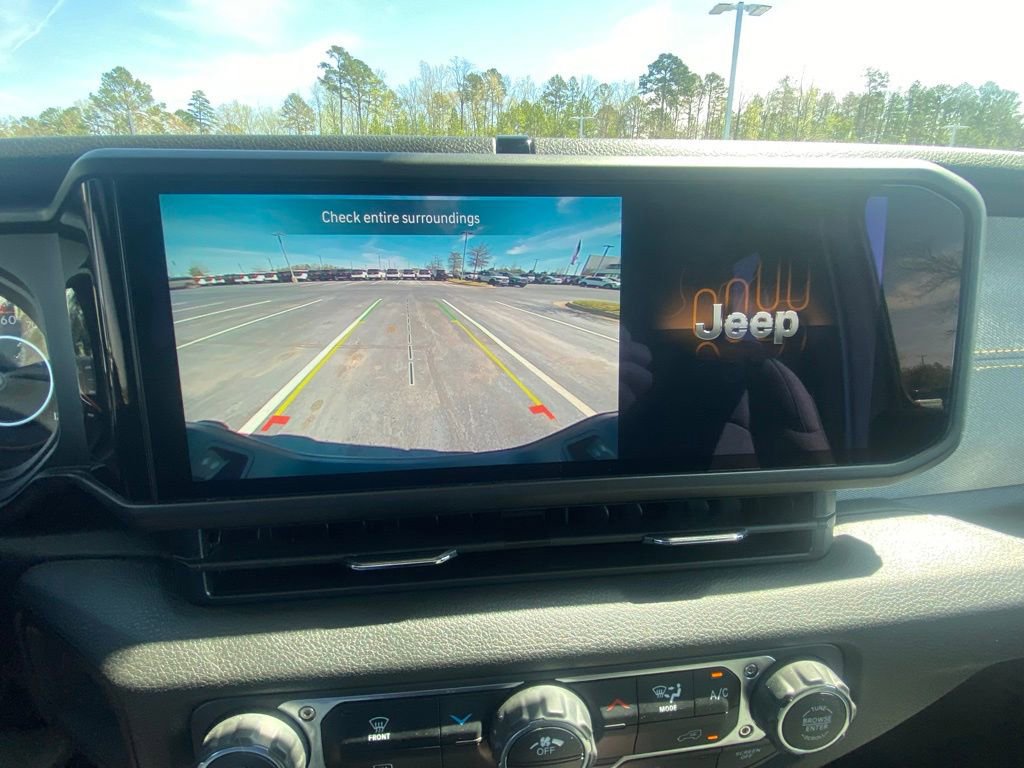 Used 2025 Jeep Gladiator Sport image 16