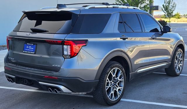 Certified 2025 Ford Explorer Platinum w/ Ultimate Package AWD/4WD image 5
