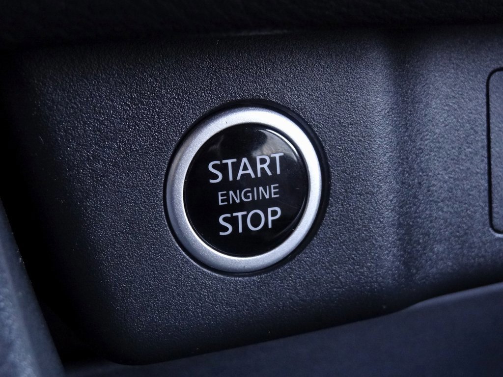 Used 2023 Nissan Rogue SV image 32