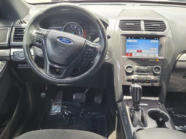 Certified 2018 Ford Explorer XLT w/ Equipment Group 202A FWD image 16