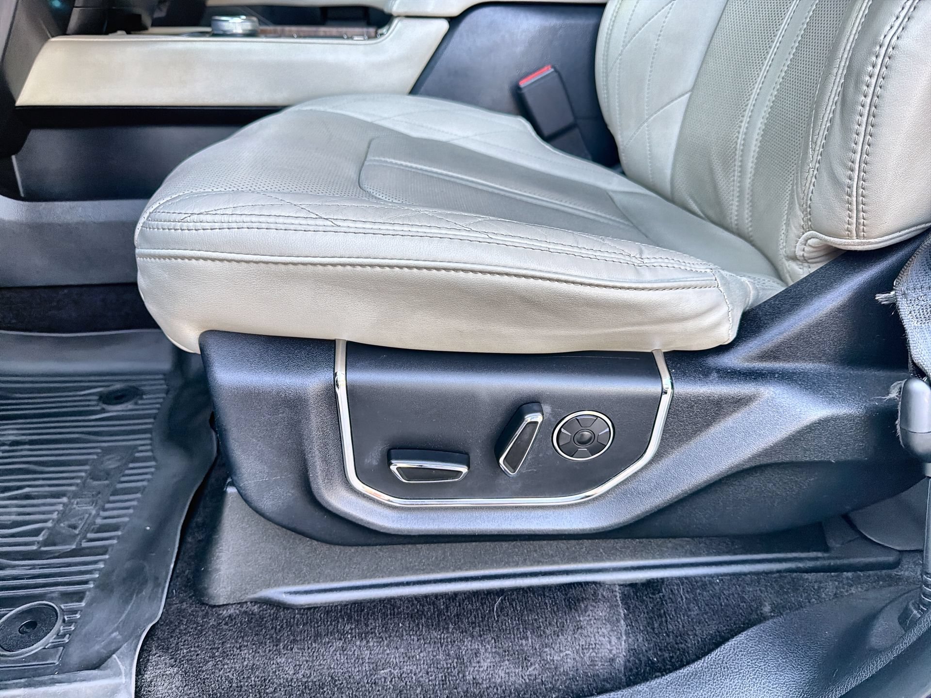Certified 2020 Ford Expedition Platinum RWD image 12