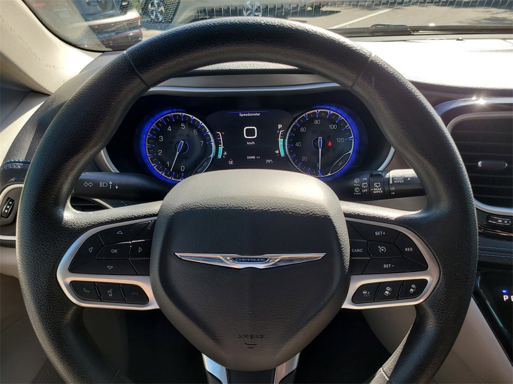 Used 2021 Chrysler Pacifica Touring image 27