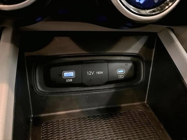 Used 2023 Hyundai Venue SEL FWD image 31