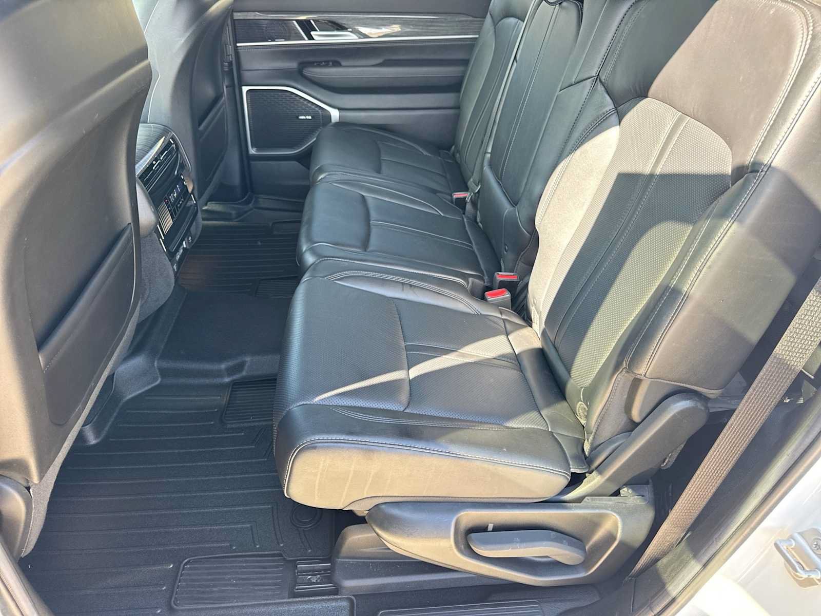 Used 2022 Jeep Wagoneer Series II w/ Premium Group I AWD/4WD image 19