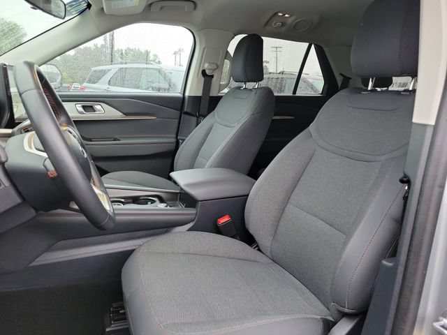Certified 2025 Ford Explorer Active AWD/4WD image 9