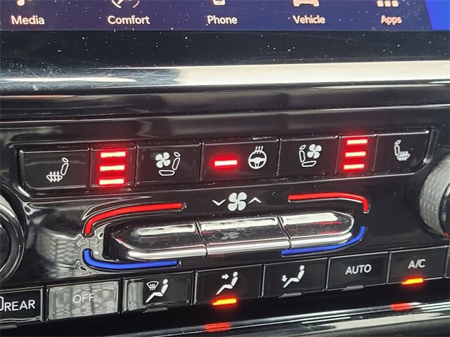 Used 2024 Jeep Grand Cherokee L Limited w/ Luxury Tech Group II image 25