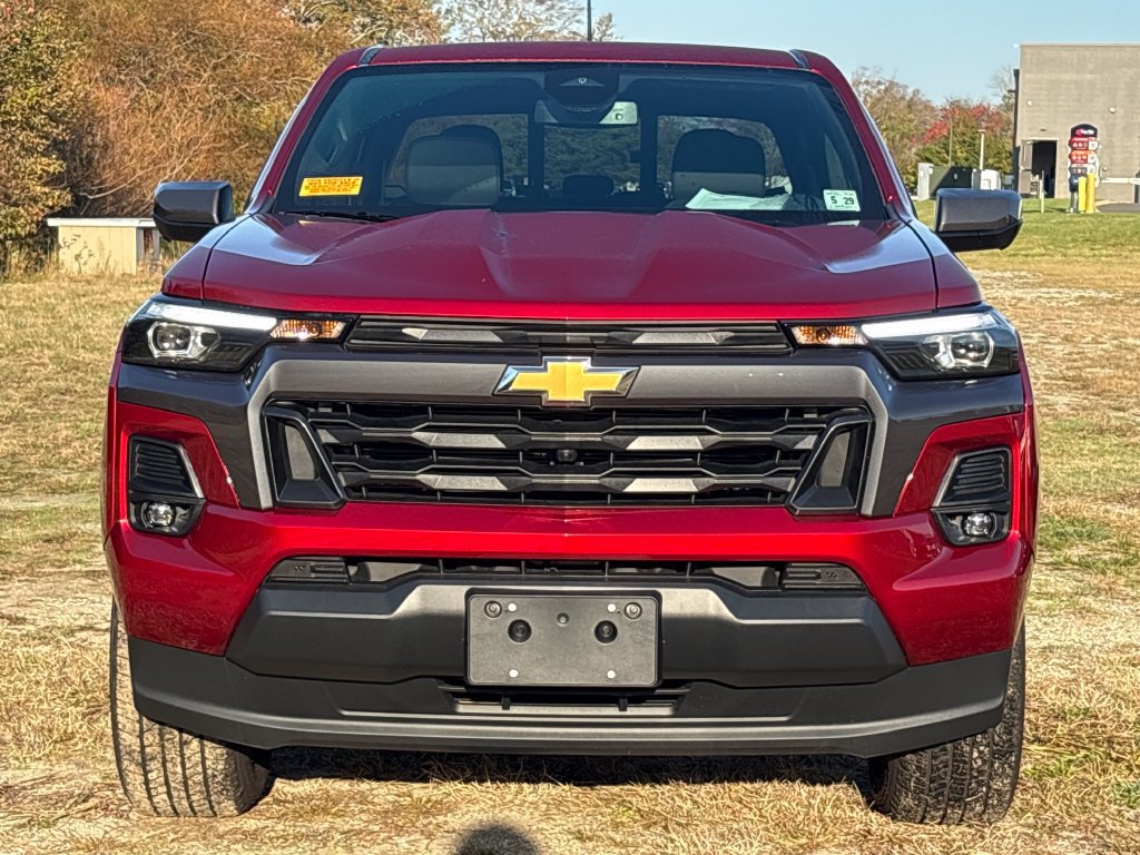 Used 2024 Chevrolet Colorado LT w/ LT Convenience Package III RWD image 3