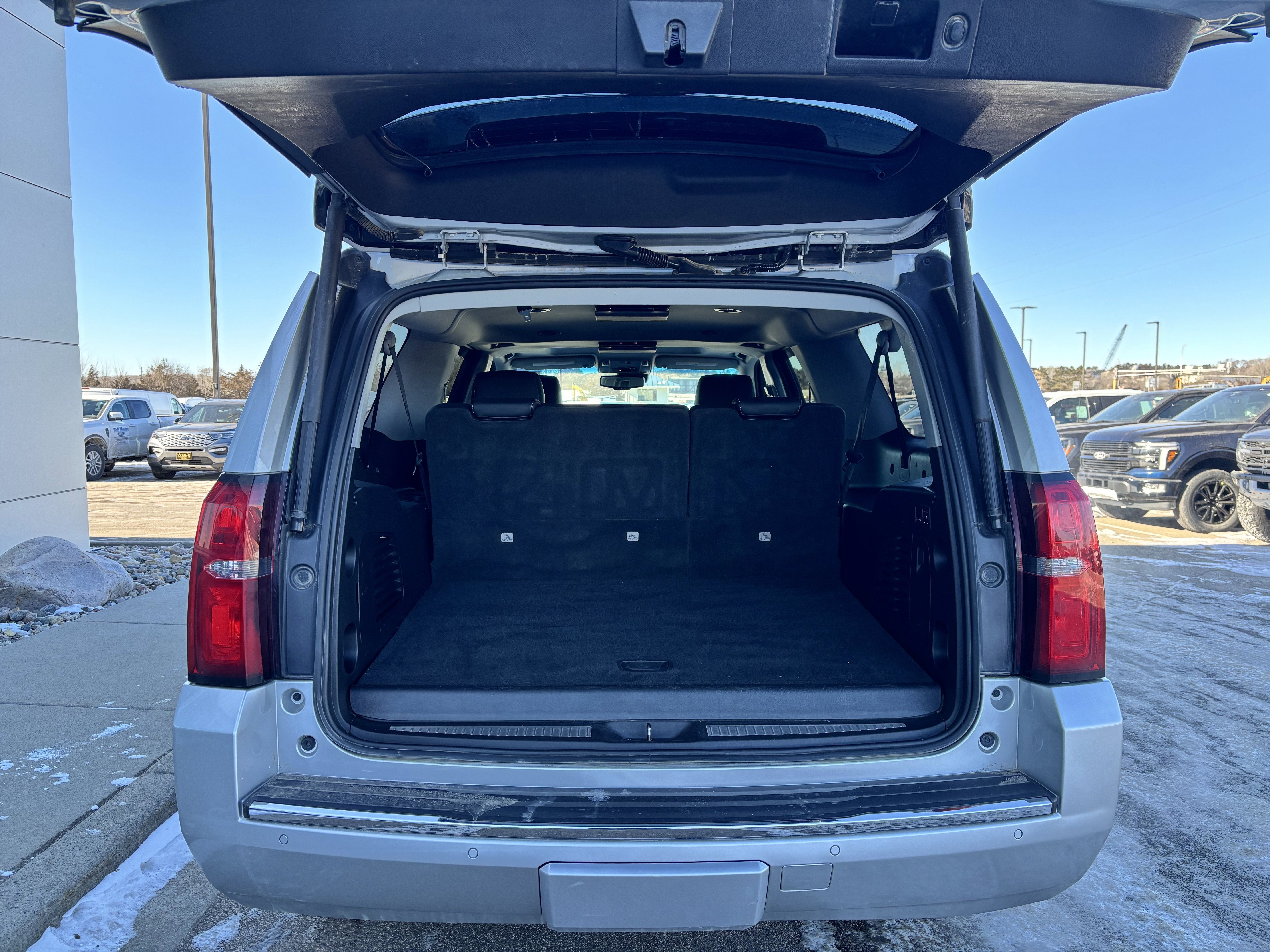 Used 2019 Chevrolet Suburban Premier image 12