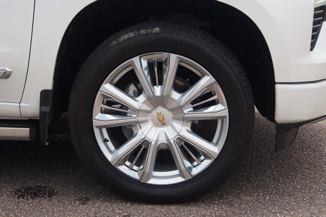 Used 2023 Chevrolet Silverado 1500 High Country w/ High Country Premium Package AWD/4WD image 10
