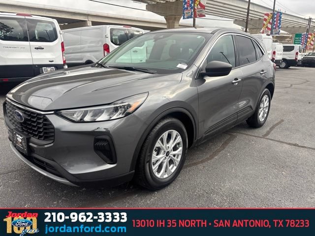 Certified 2023 Ford Escape Active w/ Tech Pack #1 FWD image 3