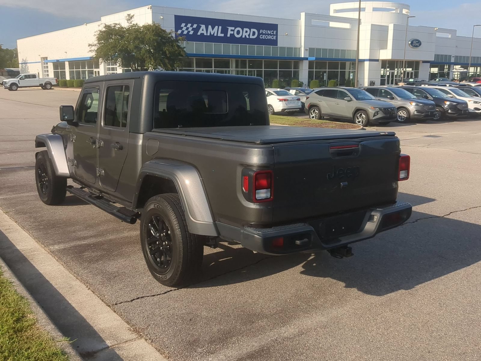 Used 2021 Jeep Gladiator Sport AWD/4WD image 5