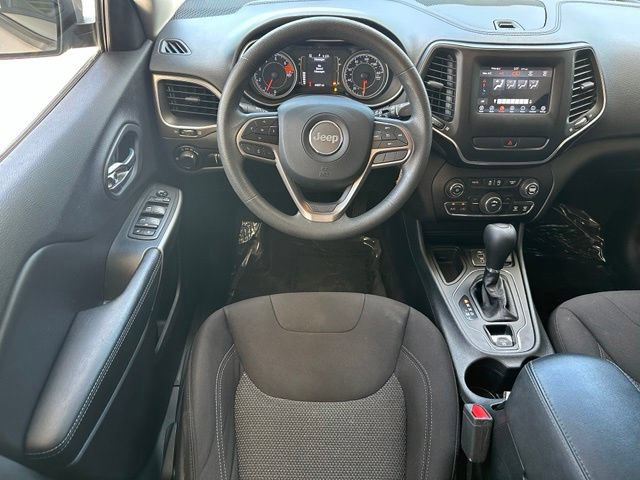 Used 2020 Jeep Cherokee Latitude FWD image 11