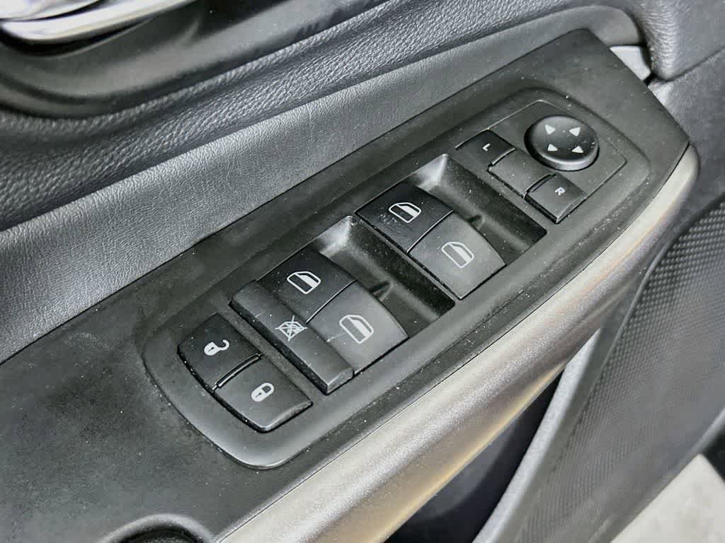 Used 2019 Jeep Cherokee Latitude w/ Popular Appearance Group FWD image 27