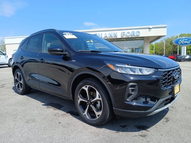 Certified 2025 Ford Escape ST-Line Select w/ Tech Pack #2 AWD/4WD image 2