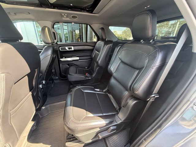 Certified 2021 Ford Explorer XLT w/ Equipment Group 202A AWD/4WD image 17