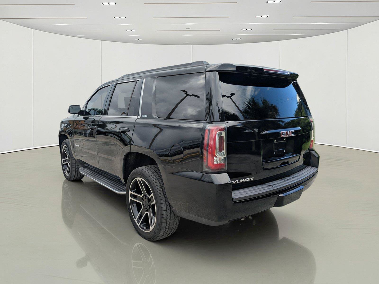 Used 2019 GMC Yukon SLE w/ Convenience Package RWD image 8
