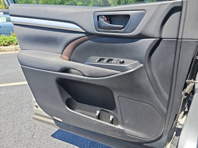 Used 2019 Toyota Highlander LE FWD image 23