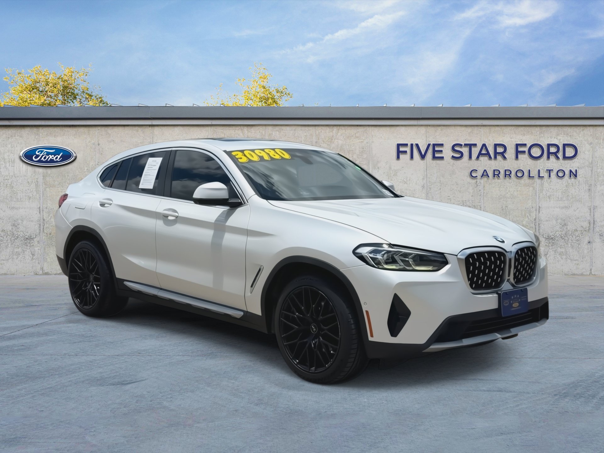 Used 2022 BMW X4 xDrive30i w/ Premium Package 2 AWD/4WD image 2