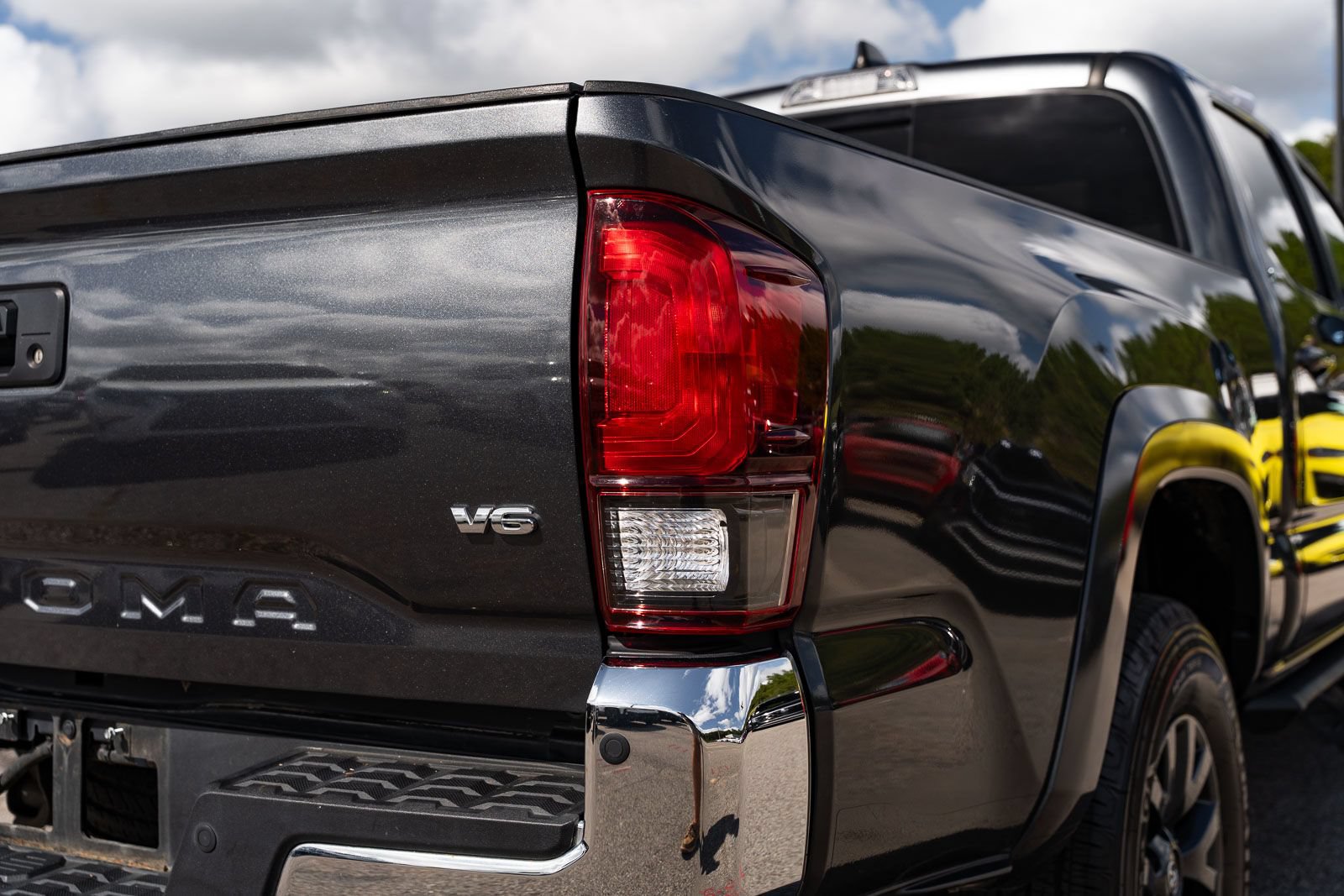 Used 2023 Toyota Tacoma SR5 RWD image 14