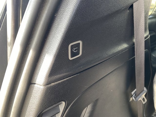 Used 2025 Chrysler Pacifica Limited image 22