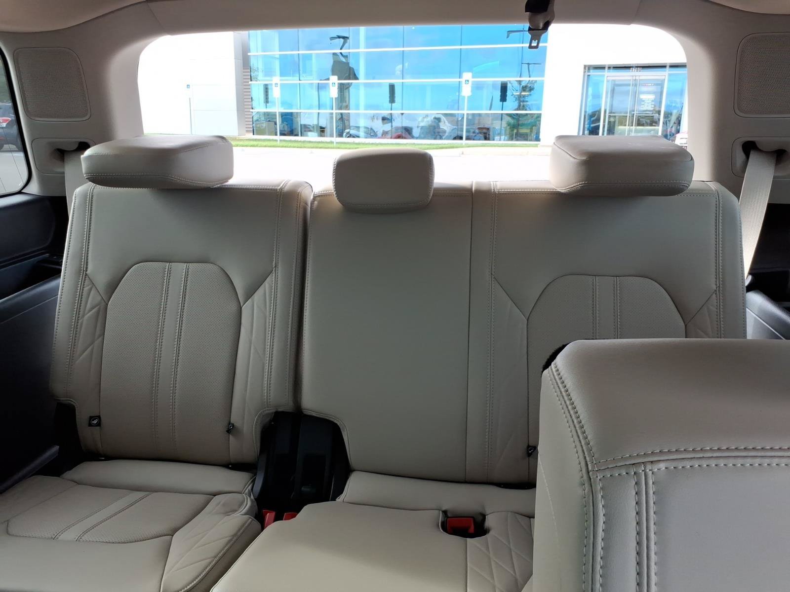 Certified 2024 Ford Expedition Platinum AWD/4WD image 15