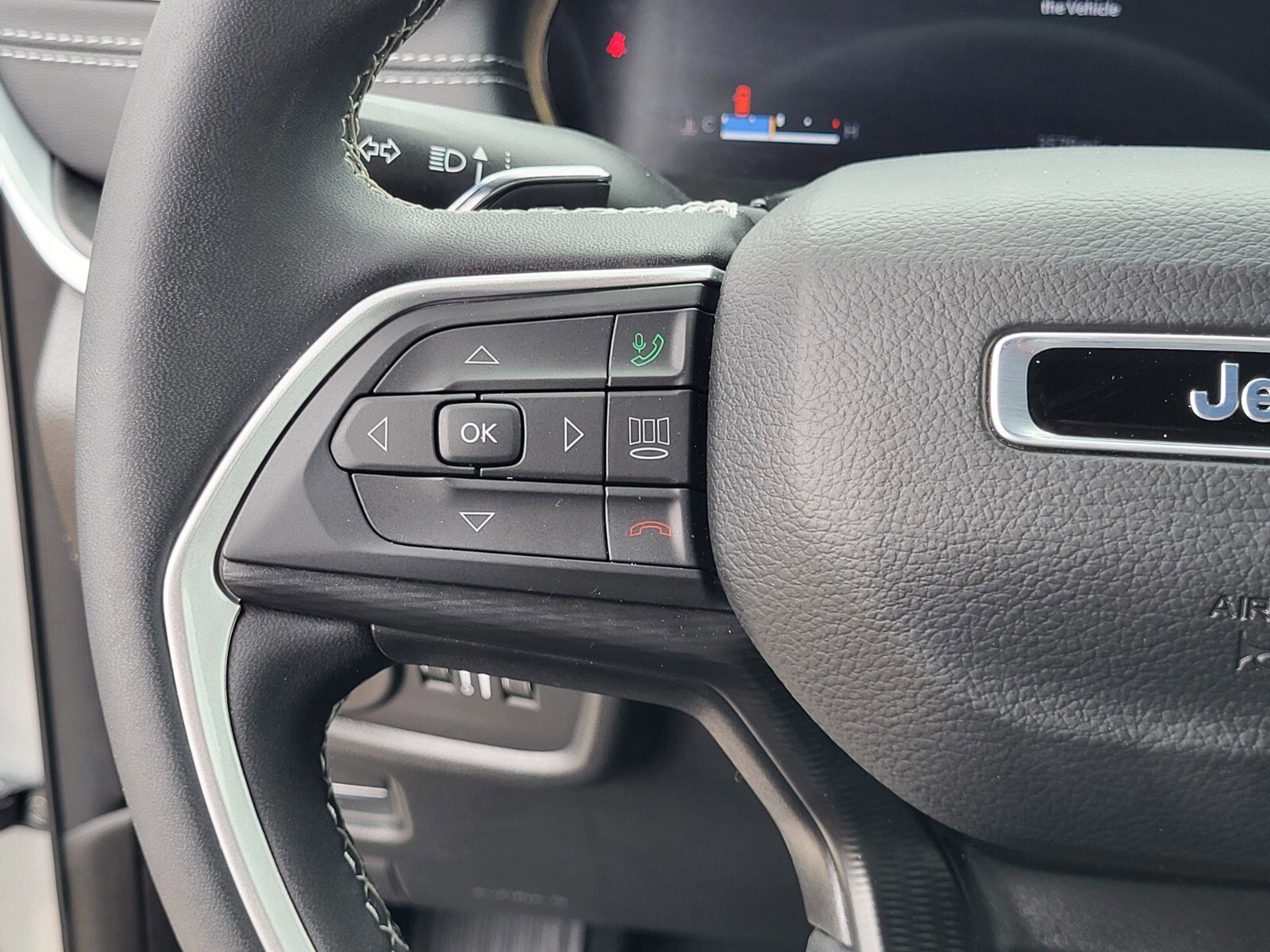 Used 2025 Jeep Grand Cherokee L Laredo image 27