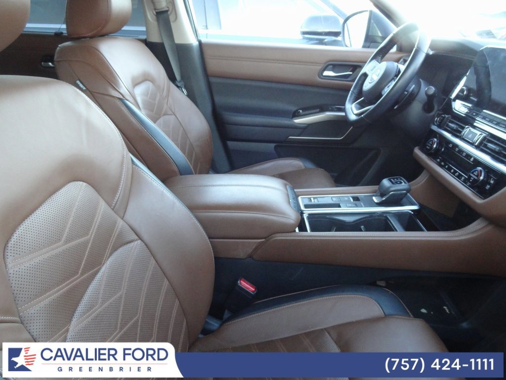 Used 2022 Nissan Pathfinder Platinum w/ Cargo Package image 8