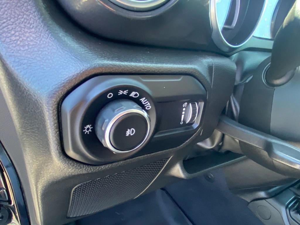 Used 2023 Jeep Wrangler Sahara AWD/4WD image 12