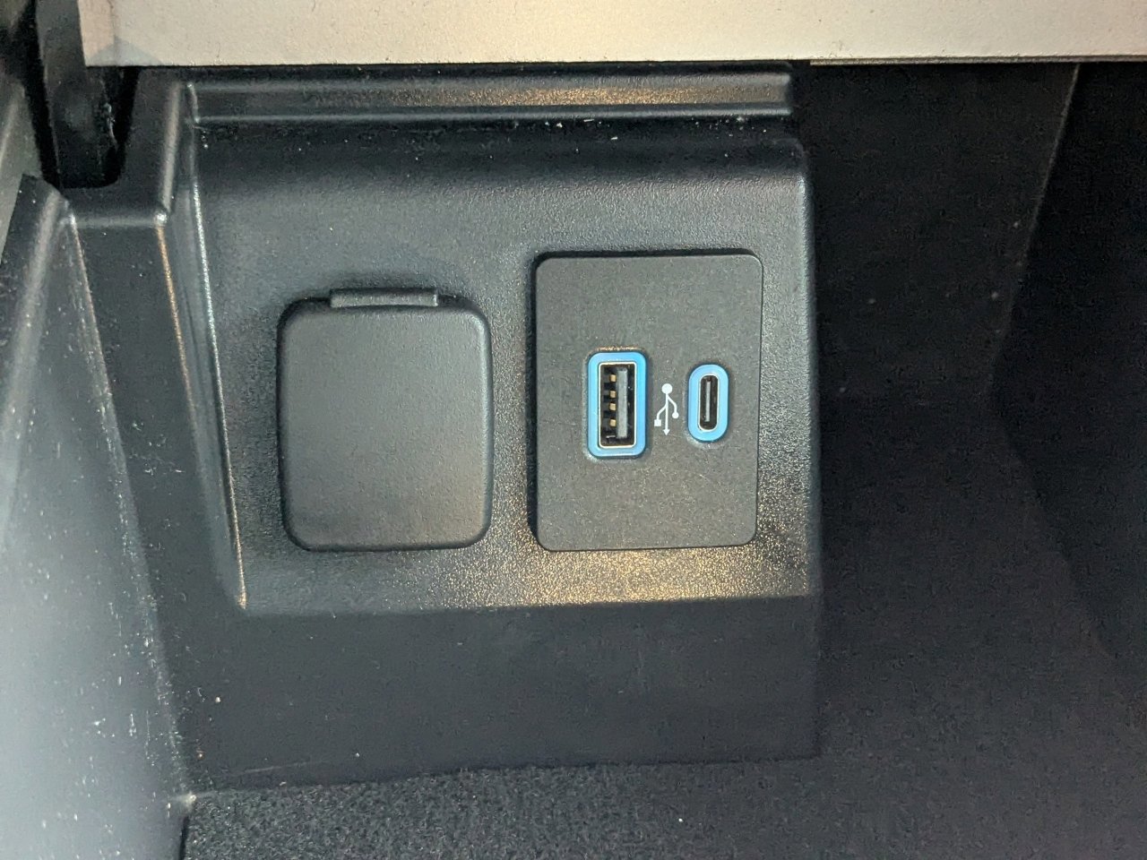 Certified 2021 Ford Explorer Limited w/ Equipment Group 301A image 29