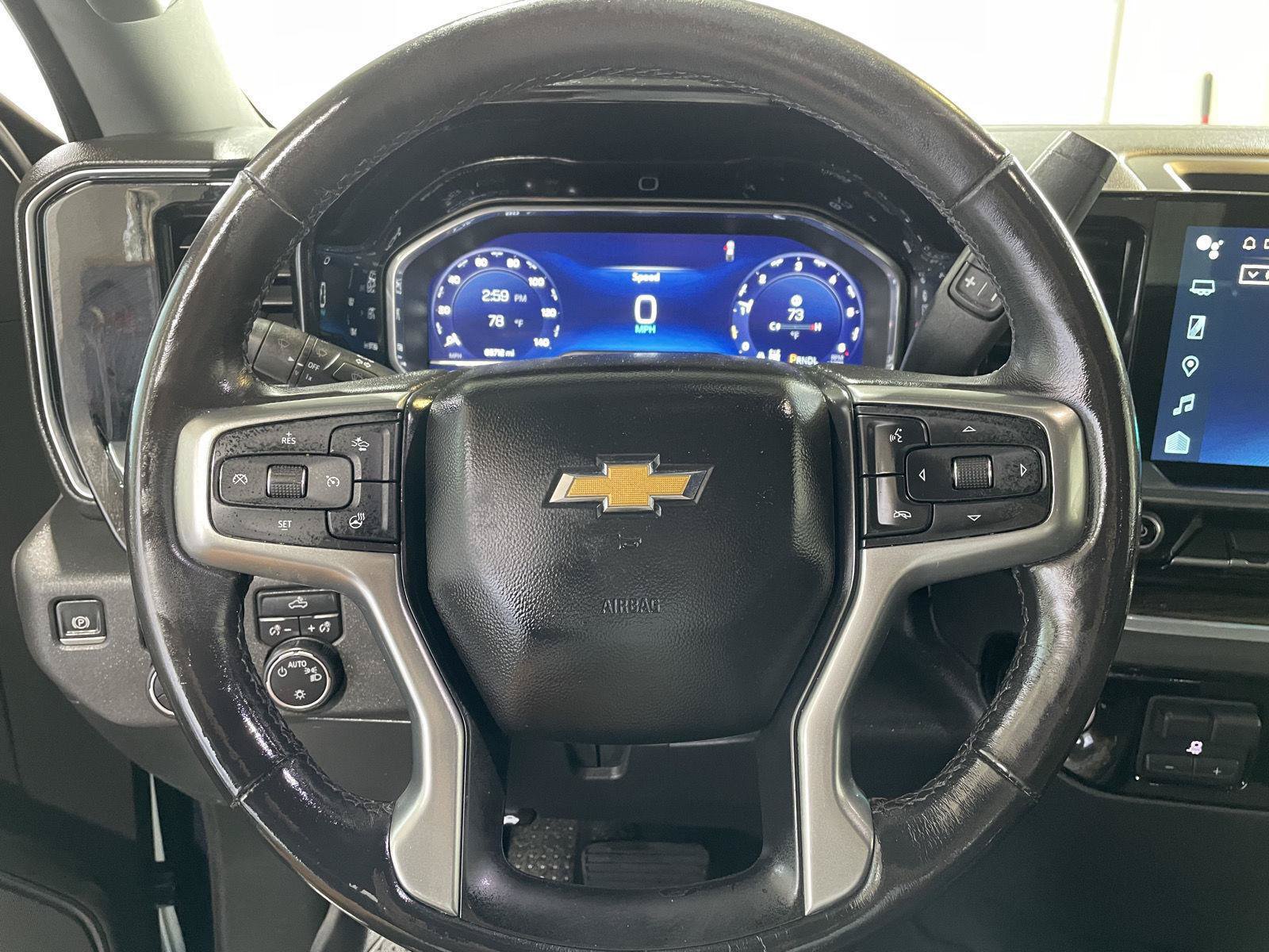 Used 2022 Chevrolet Silverado 1500 LT AWD/4WD image 12