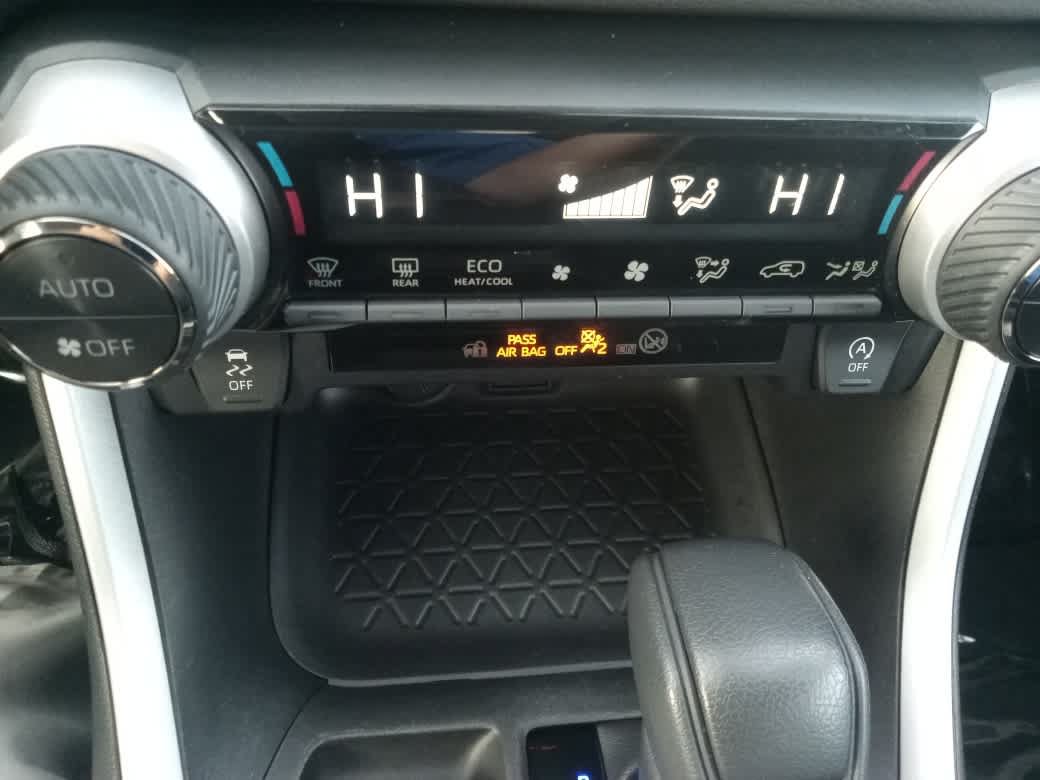 Used 2023 Toyota RAV4 XLE AWD/4WD image 18