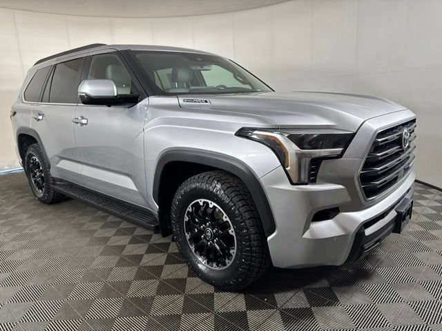 Used 2025 Toyota Sequoia SR5 w/ SR5 Premium Package AWD/4WD image 1