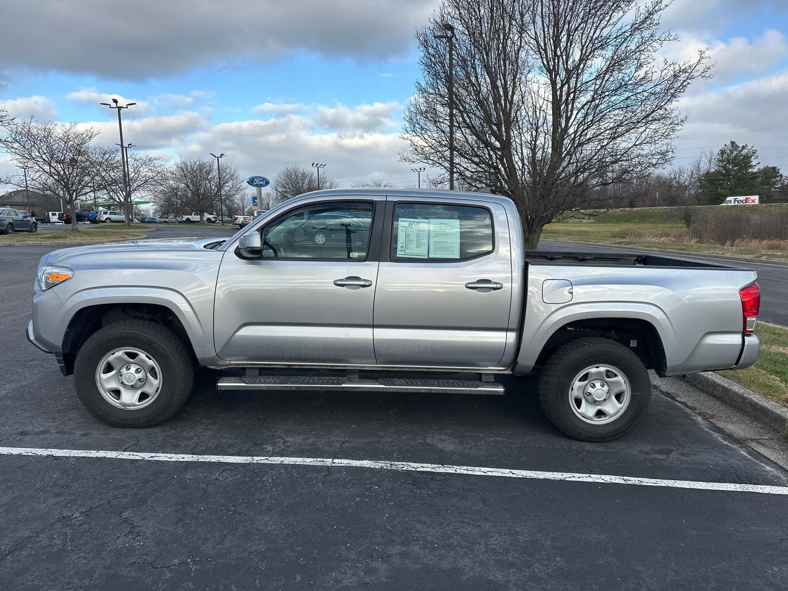 Used 2017 Toyota Tacoma SR image 6