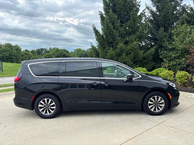 Used 2024 Chrysler Pacifica Limited FWD image 4