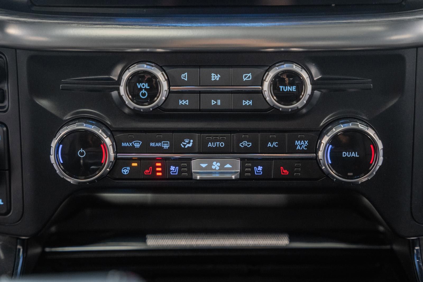 Certified 2023 Ford F150 Lariat w/ Equipment Group 502A High image 25