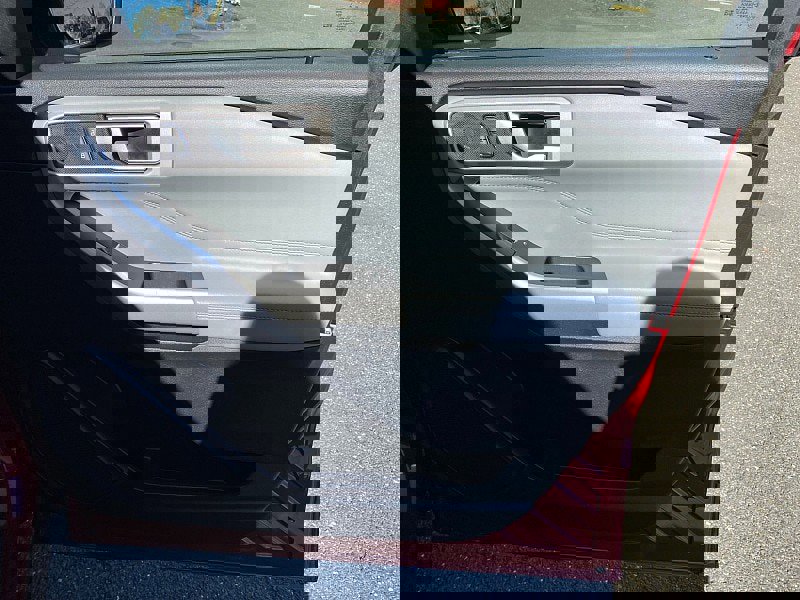 Certified 2022 Ford Explorer XLT w/ Equipment Group 202A image 33