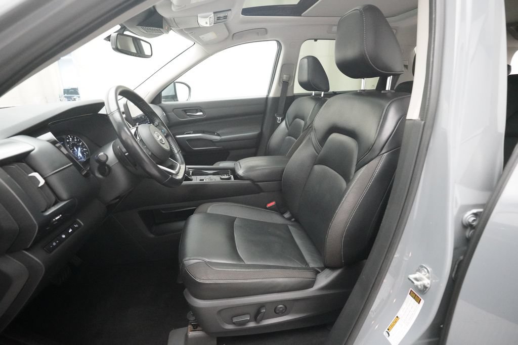 Used 2022 Nissan Pathfinder SL AWD/4WD image 7
