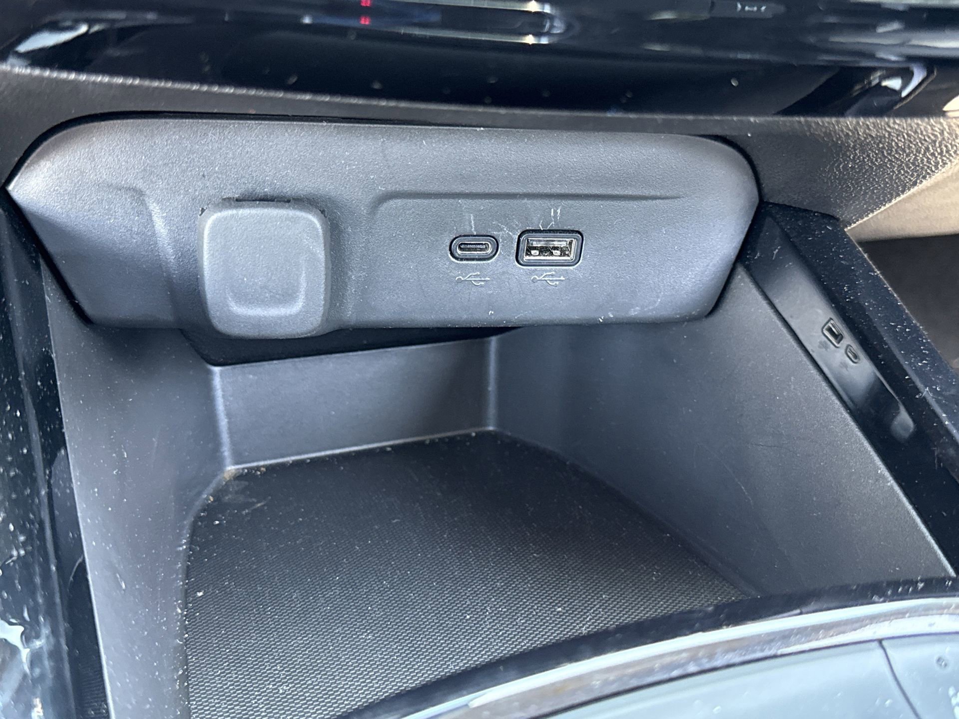 Used 2025 Chevrolet Trax LT w/ LT Convenience Package FWD image 5