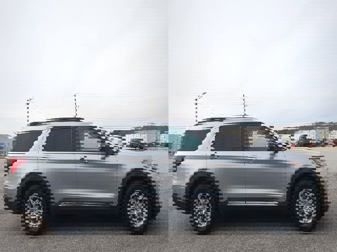 Certified 2025 Ford Explorer Active w/ Active Comfort Package image 2