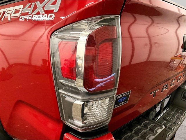 Used 2022 Toyota Tacoma TRD Off-Road w/ Technology Package AWD/4WD image 28
