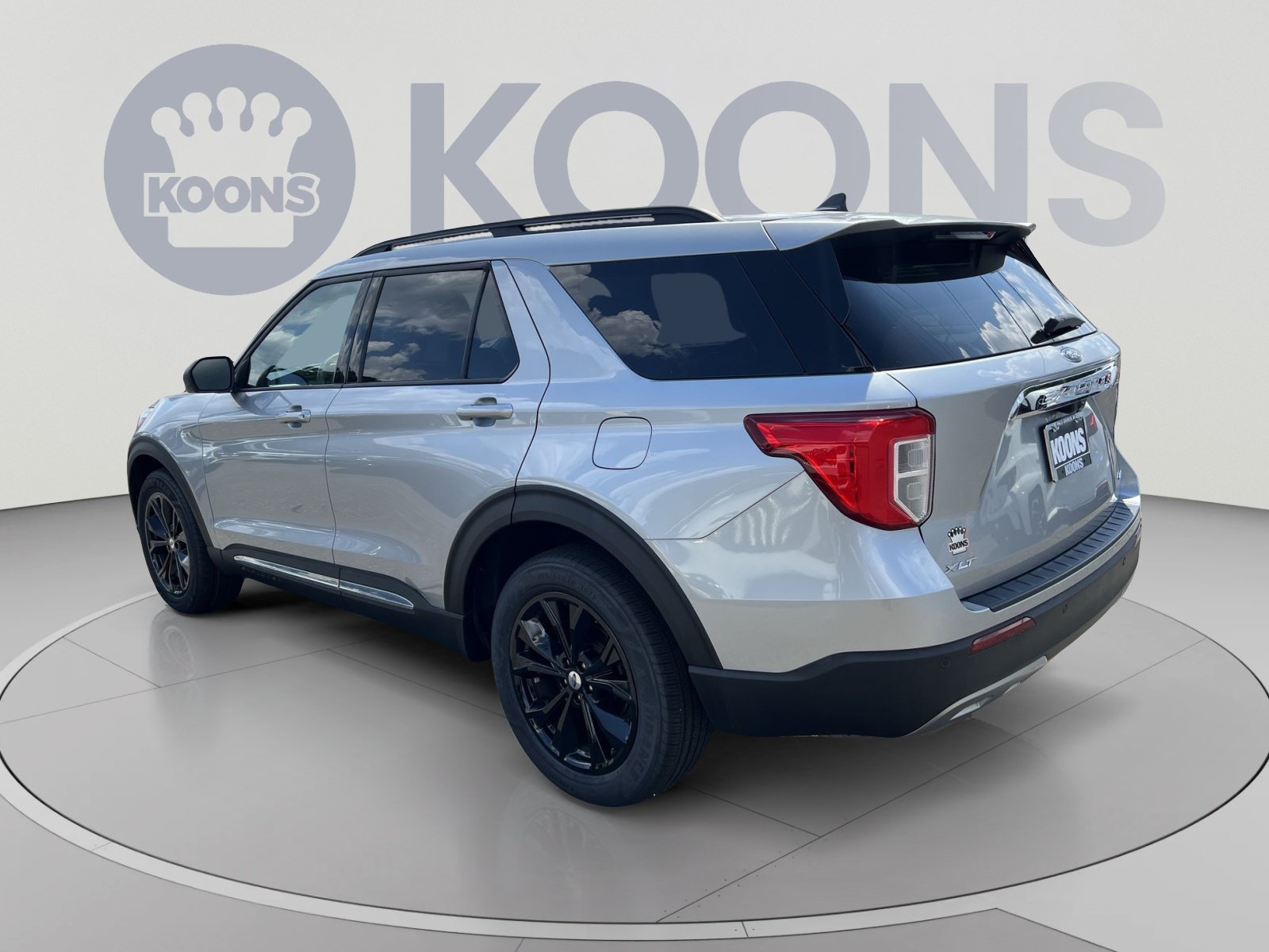 Certified 2022 Ford Explorer XLT w/ Equipment Group 202A AWD/4WD image 8
