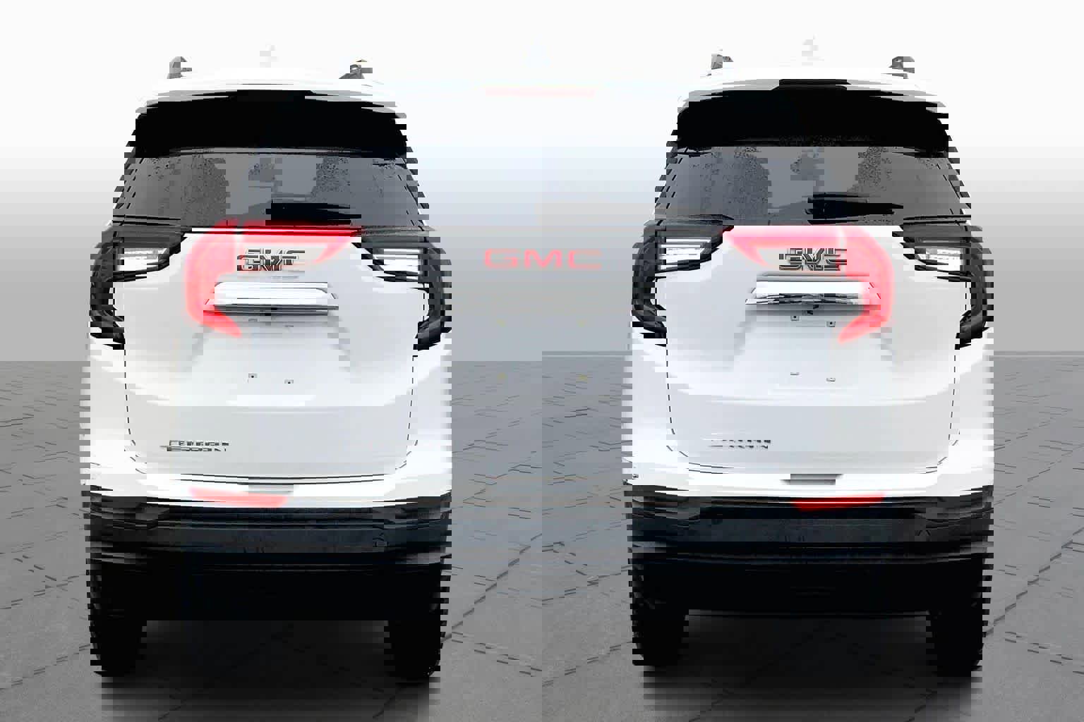 Used 2022 GMC Terrain SLE w/ Driver Convenience Package image 3