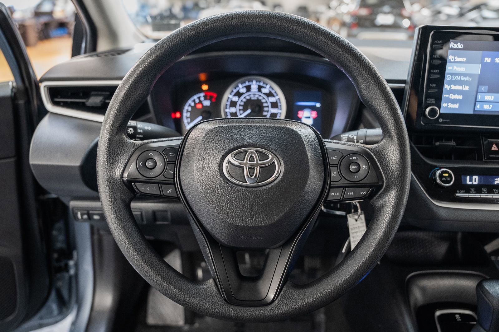 Used 2022 Toyota Corolla LE image 29