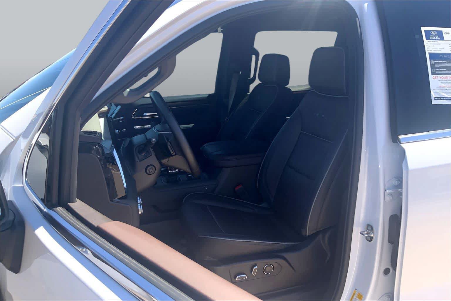 Used 2024 GMC Sierra 1500 Denali w/ Technology Package AWD/4WD image 8