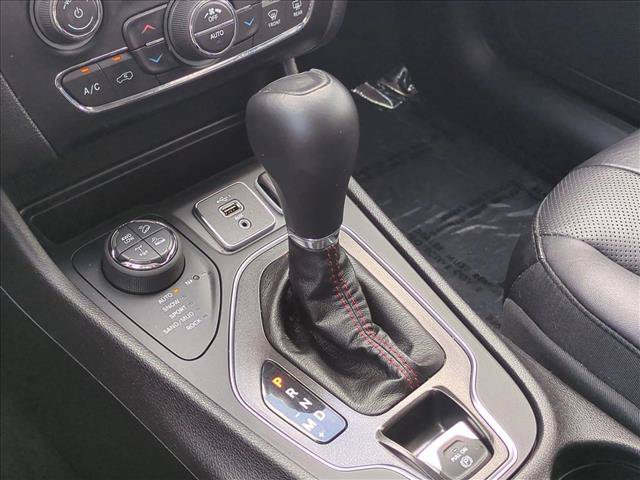 Used 2019 Jeep Cherokee Trailhawk AWD/4WD image 12