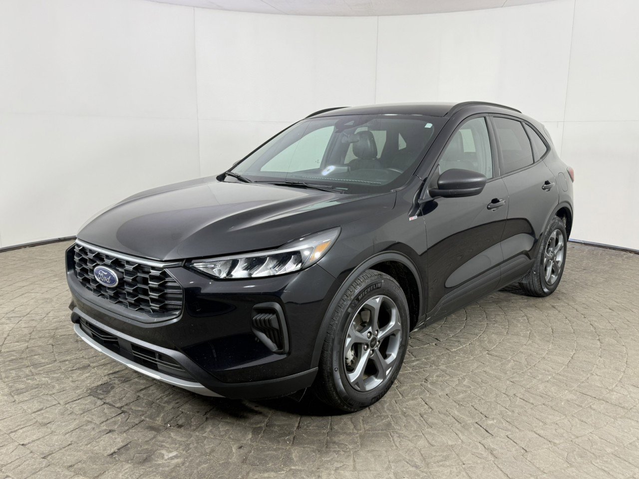 Certified 2025 Ford Escape ST-Line FWD image 3