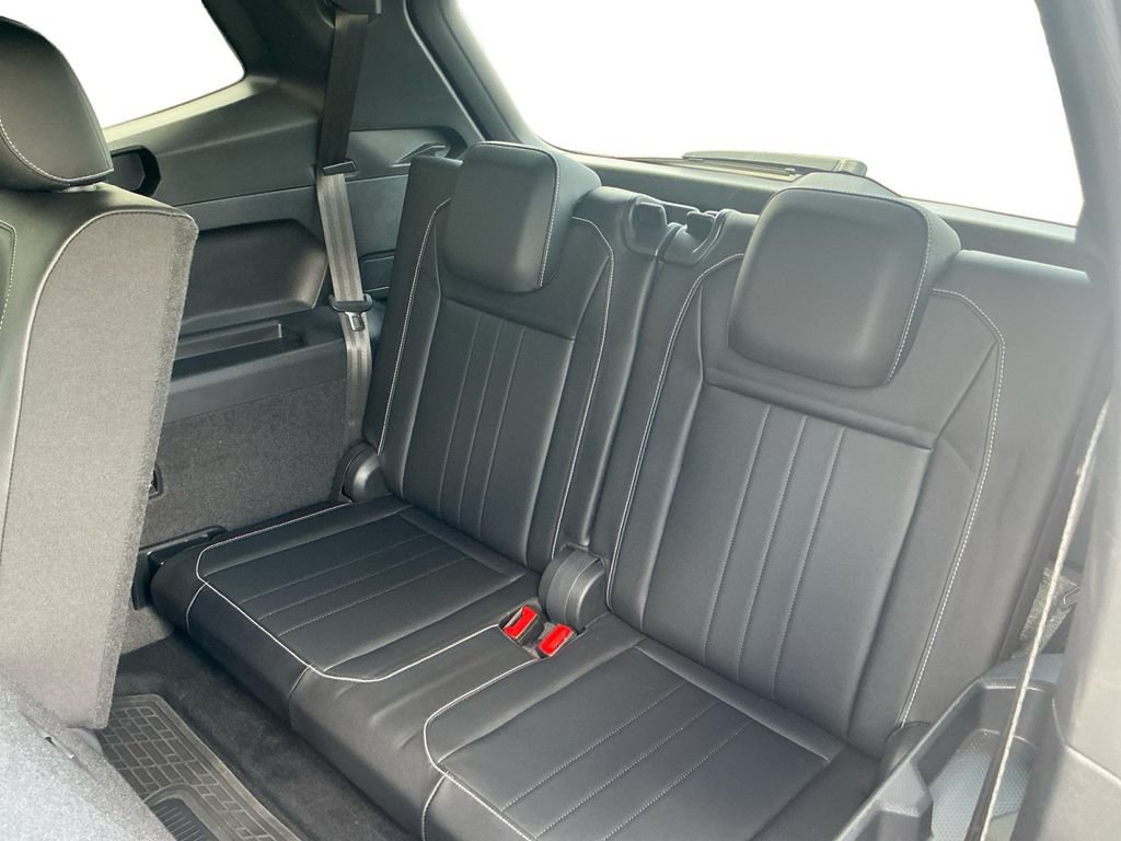 Used 2023 Volkswagen Tiguan SE R-Line FWD image 21