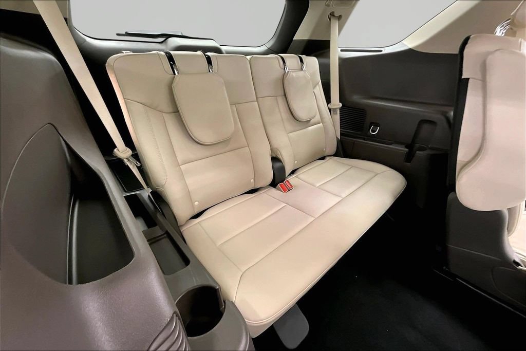 Certified 2024 Ford Explorer Platinum w/ Technology Package AWD/4WD image 28